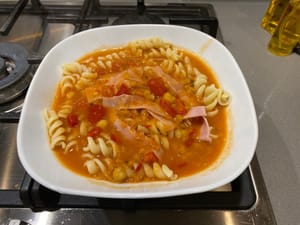 Delicias sencillas de macarrones con jamón